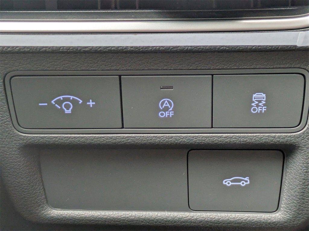 New 2026 White Hyundai SE image 25