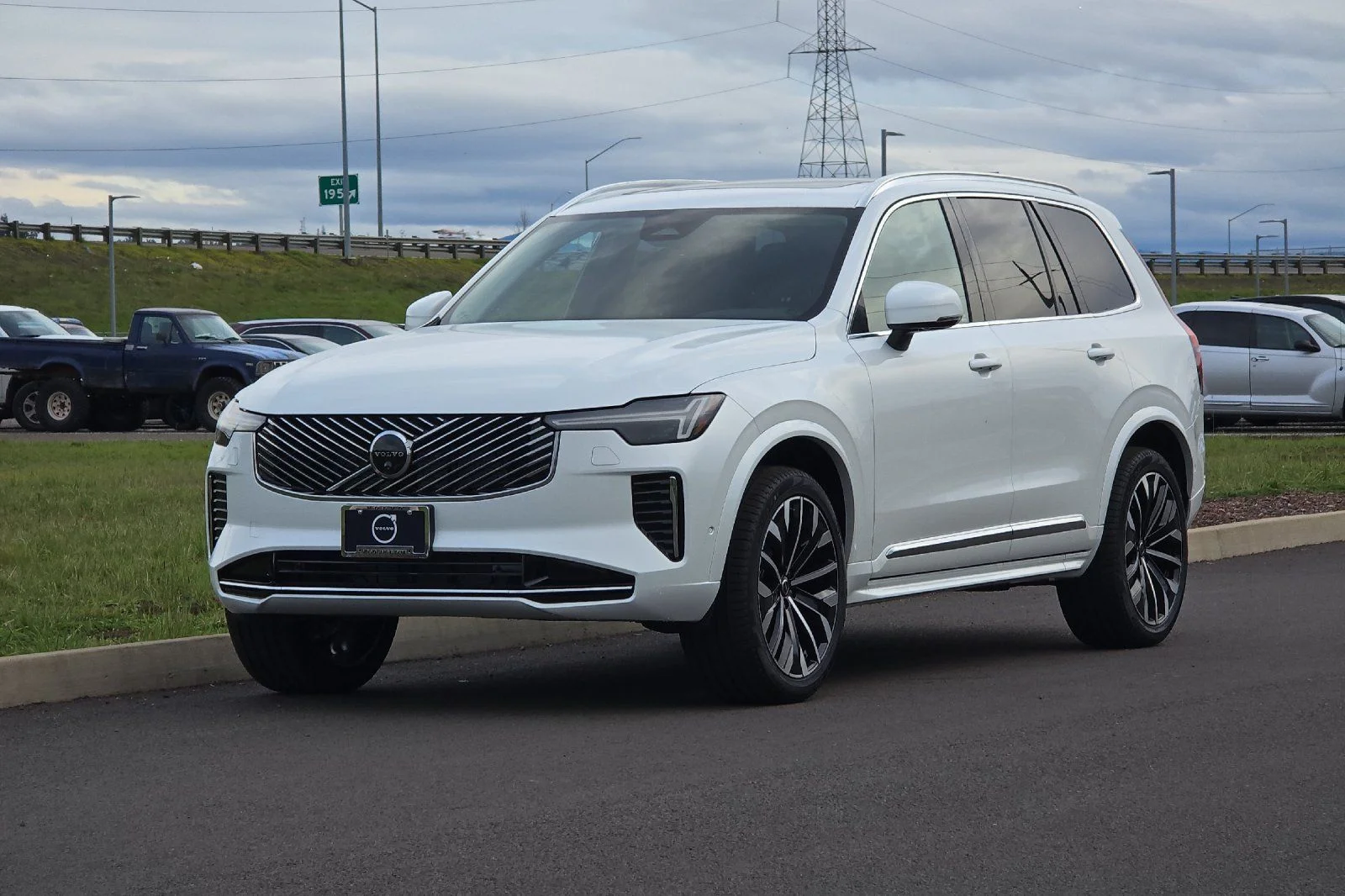 New 2026 Crystal White Volvo Plus image 7