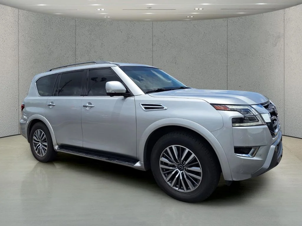 Certified Used 2023 Silver Nissan SL image 3