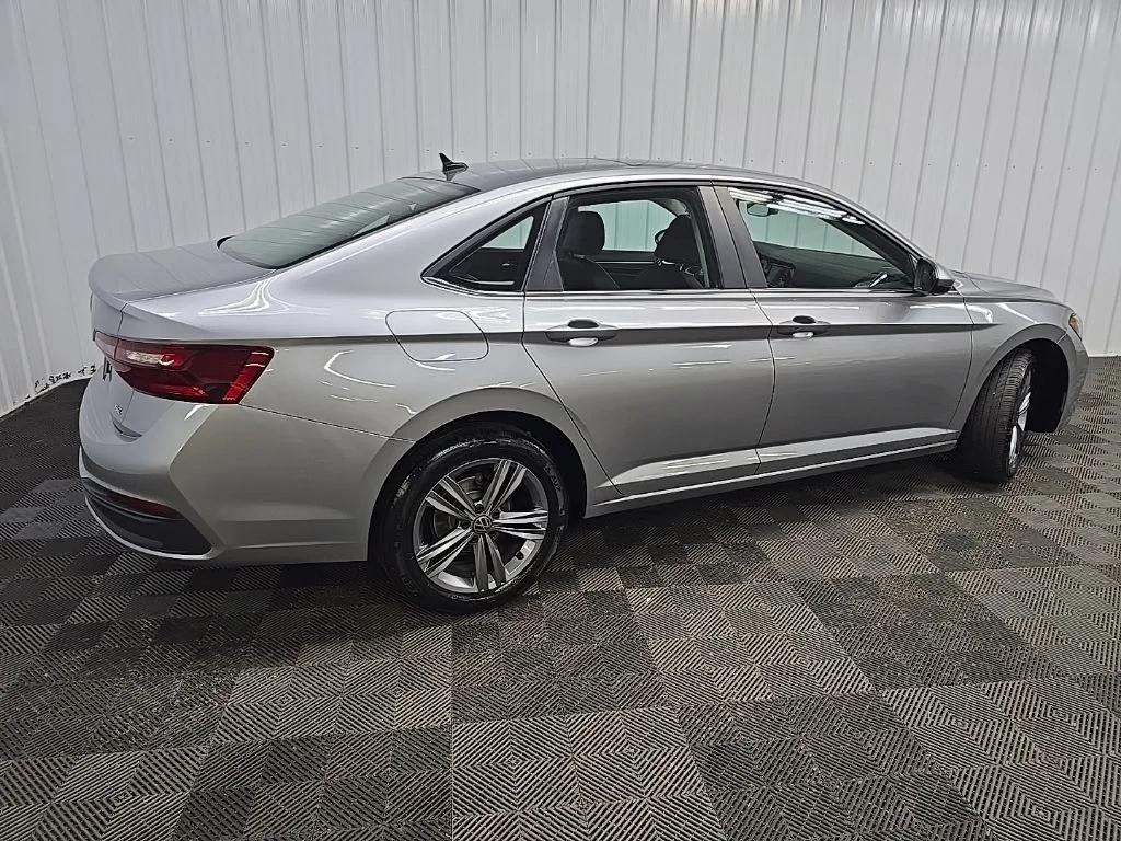 Used 2024 Gray Volkswagen 1.5T SE image 3