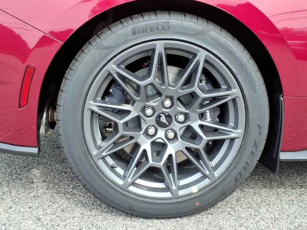 New 2026 Molten Magenta Metallic Tinted Clearcoat Ford GT Premium image 6