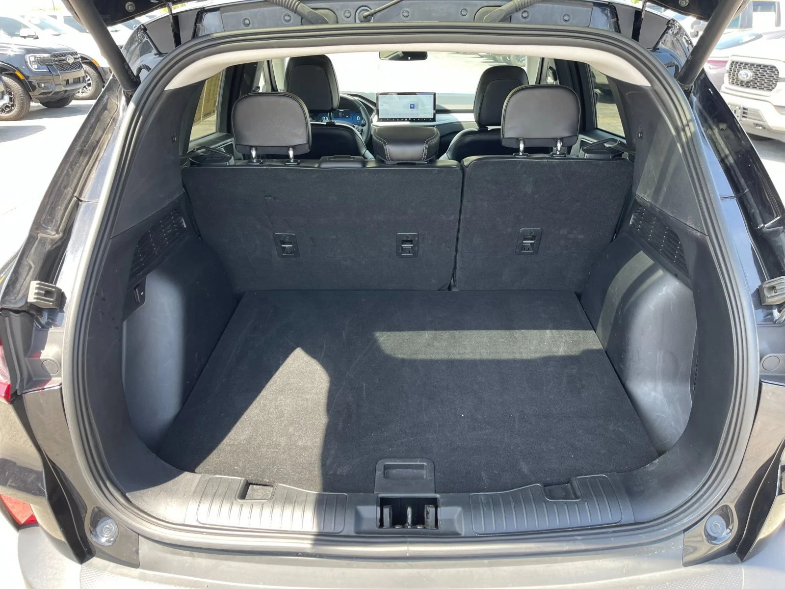 Used 2024  Ford Platinum image 17