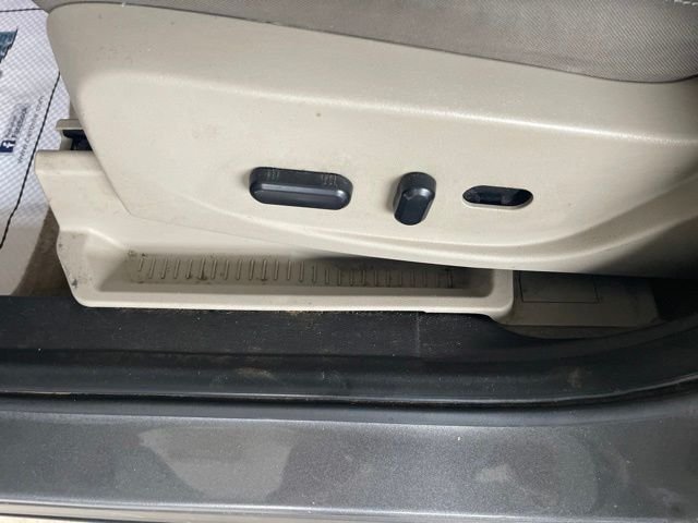 Used 2014 Gray Ford SE image 19
