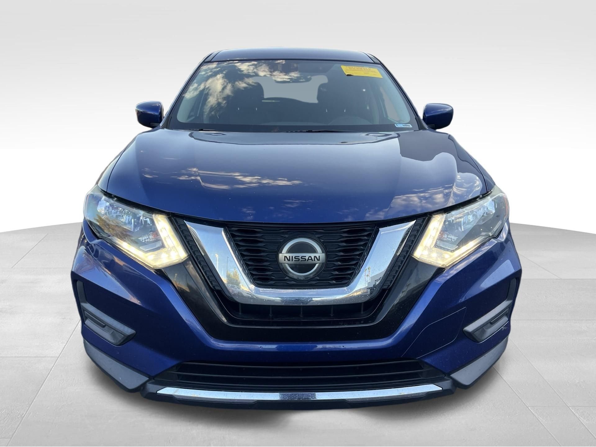 Used 2020 Blue Nissan S image 2