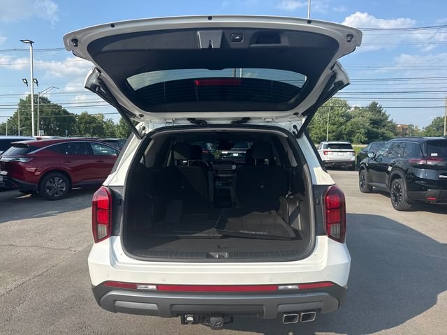 Certified Used 2025 White Hyundai SEL Premium image 9