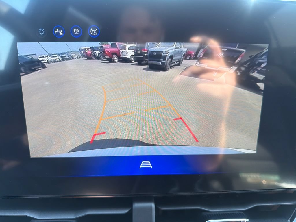 New 2027 Summit White Chevrolet LT image 17
