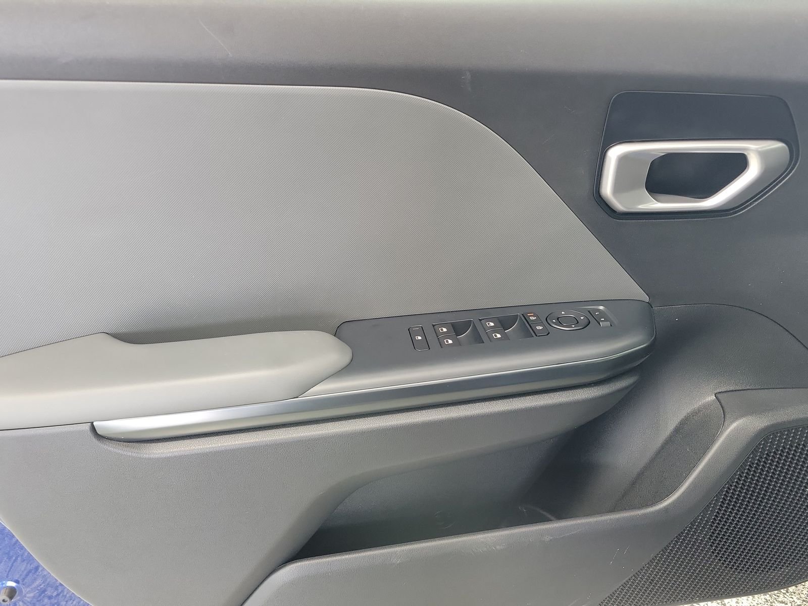 Certified Used 2025 Blue Kia LXS image 9