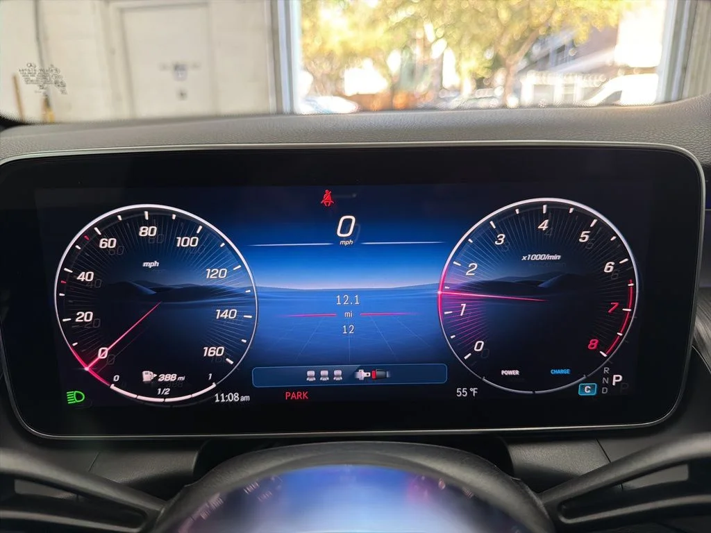 Used 2026 White Mercedes-Benz GLC 300 image 31