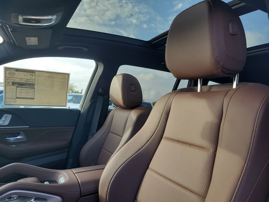 New 2026 MANUFAKTUR Ireland Mid Green Metallic Mercedes-Benz GLS 450 image 24