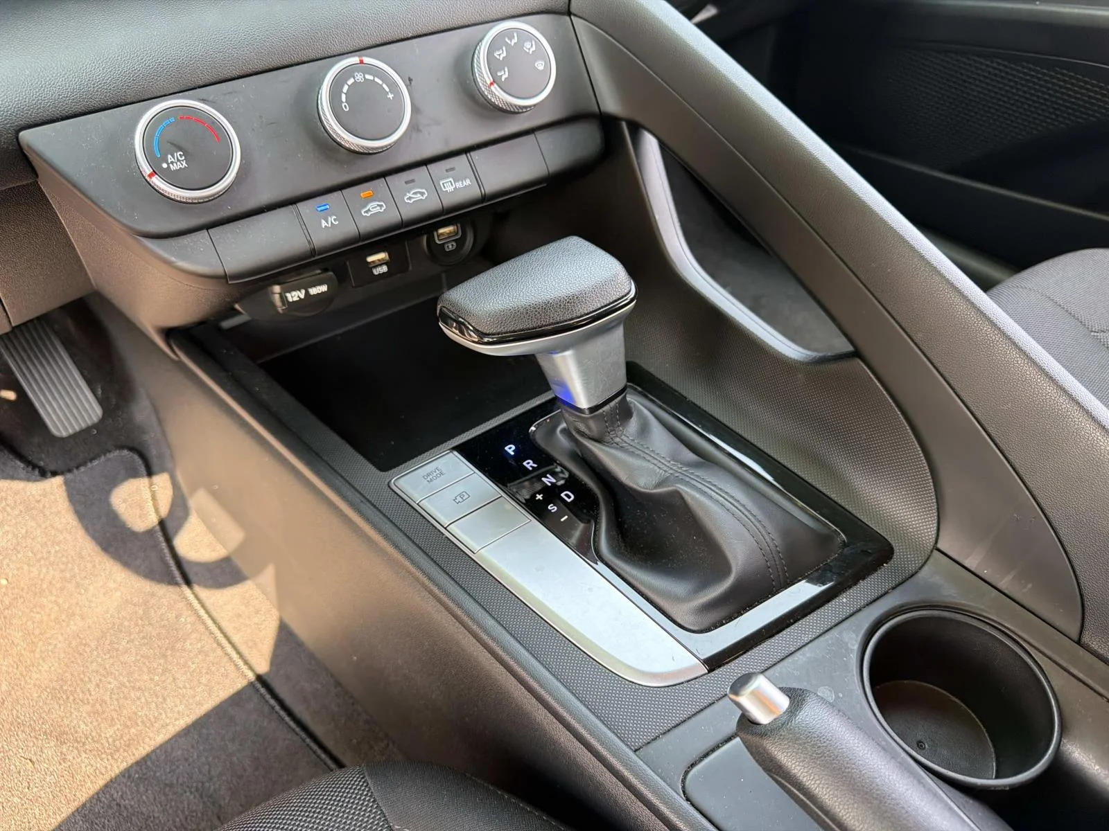Used 2023 Silver Hyundai SE image 22