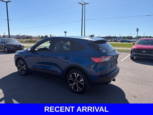 Used 2022 Blue Ford SE image 16