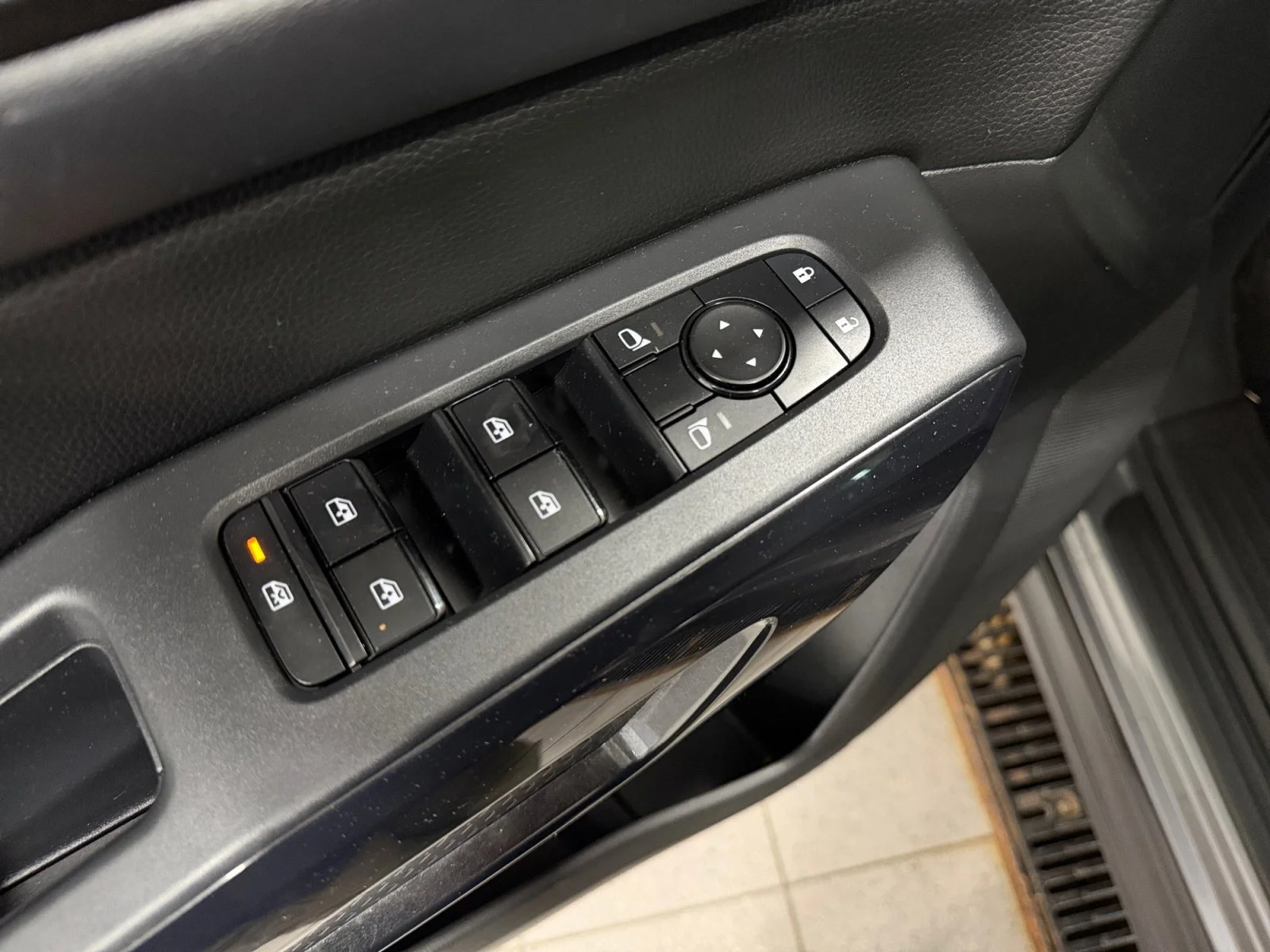 Used 2023 Gun Metallic Nissan SV image 28