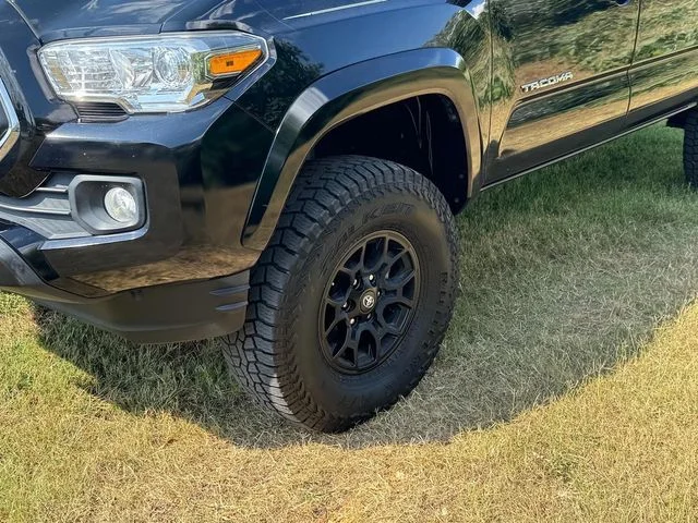 Used 2020 Black Toyota SR5 image 4