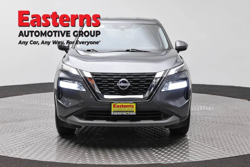 Used 2023 Gray Nissan SV image 2