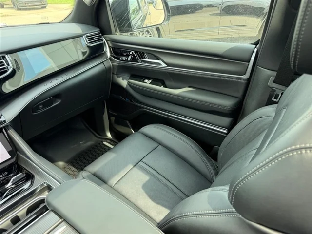 New 2026 Fathom Blue Pearl-Coat Exterior Paint (Late Availability) Jeep Summit Obsidian image 21