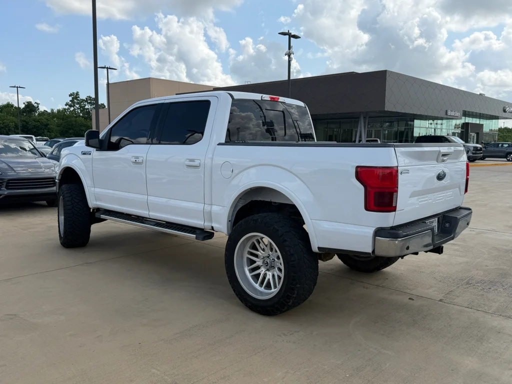 Used 2018 White Platinum Metallic Tri-Coat Ford LARIAT image 3