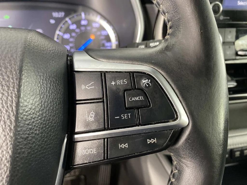 Used 2020 Blizzard Pearl Toyota XLE image 16