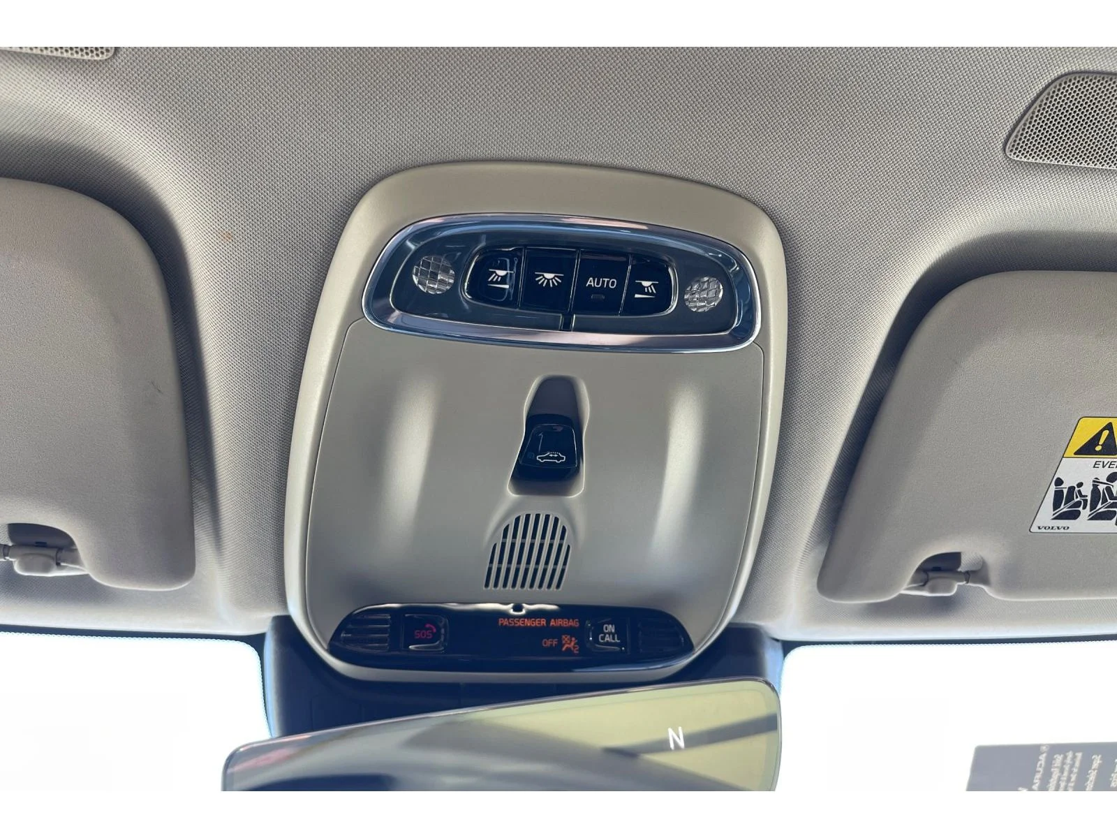 Used 2018 Ice White Volvo Momentum image 25