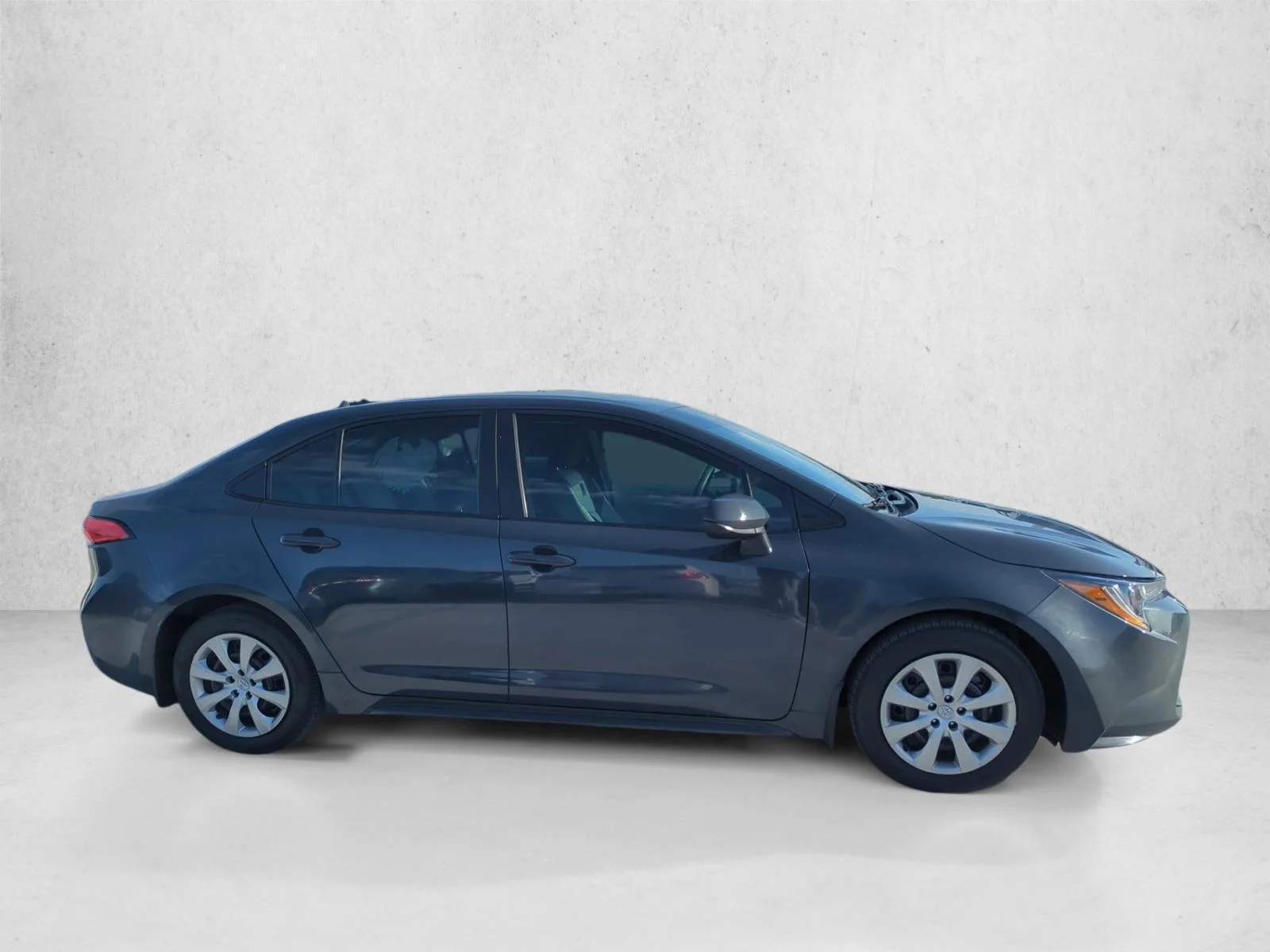 Used 2025 Underground Toyota LE image 5