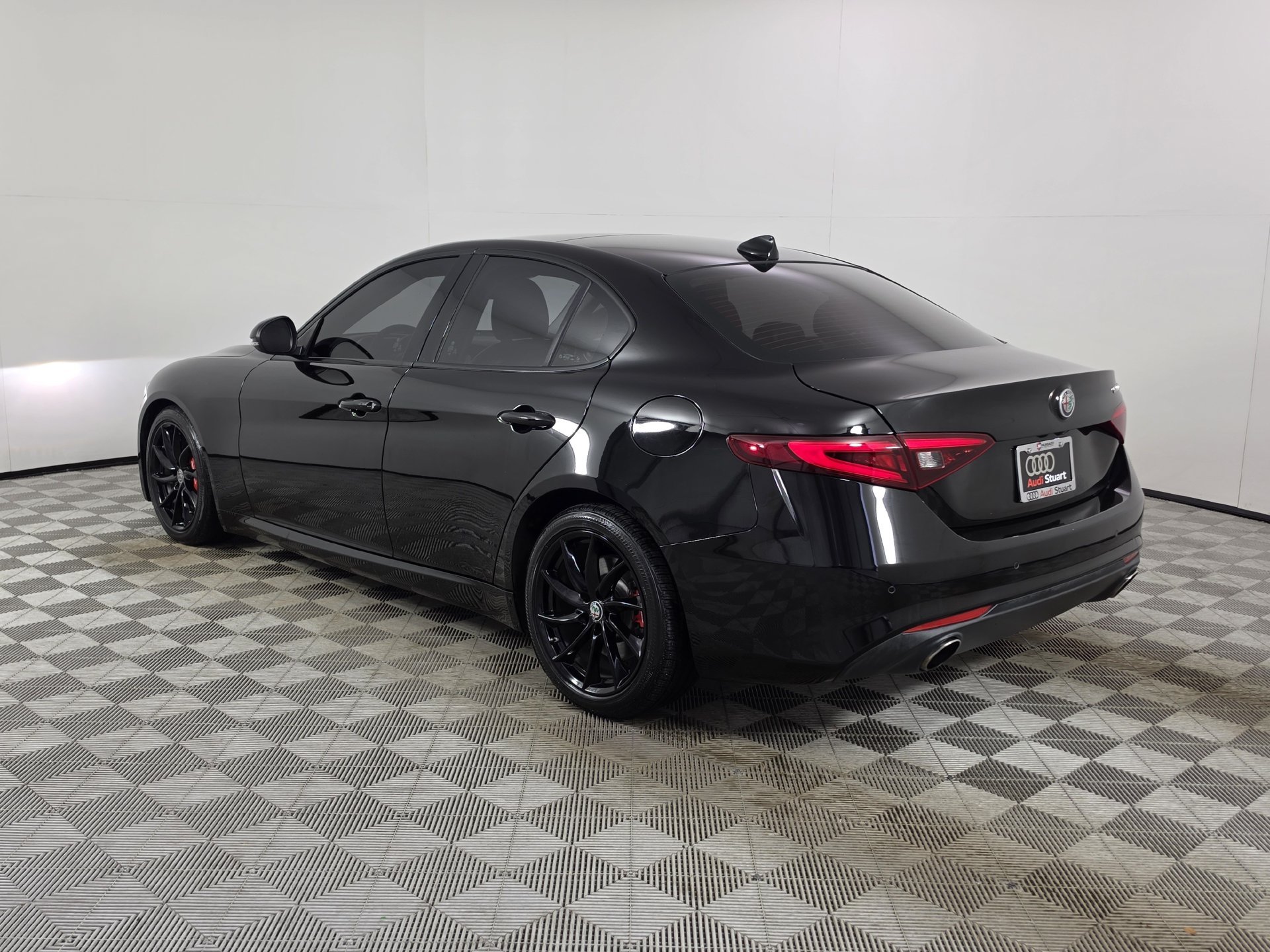 2017 Alfa Romeo Giulia Base - Photo 39