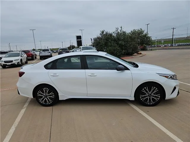 Used 2024 Snow White Pearl KIA GT-Line (IVT) image 6