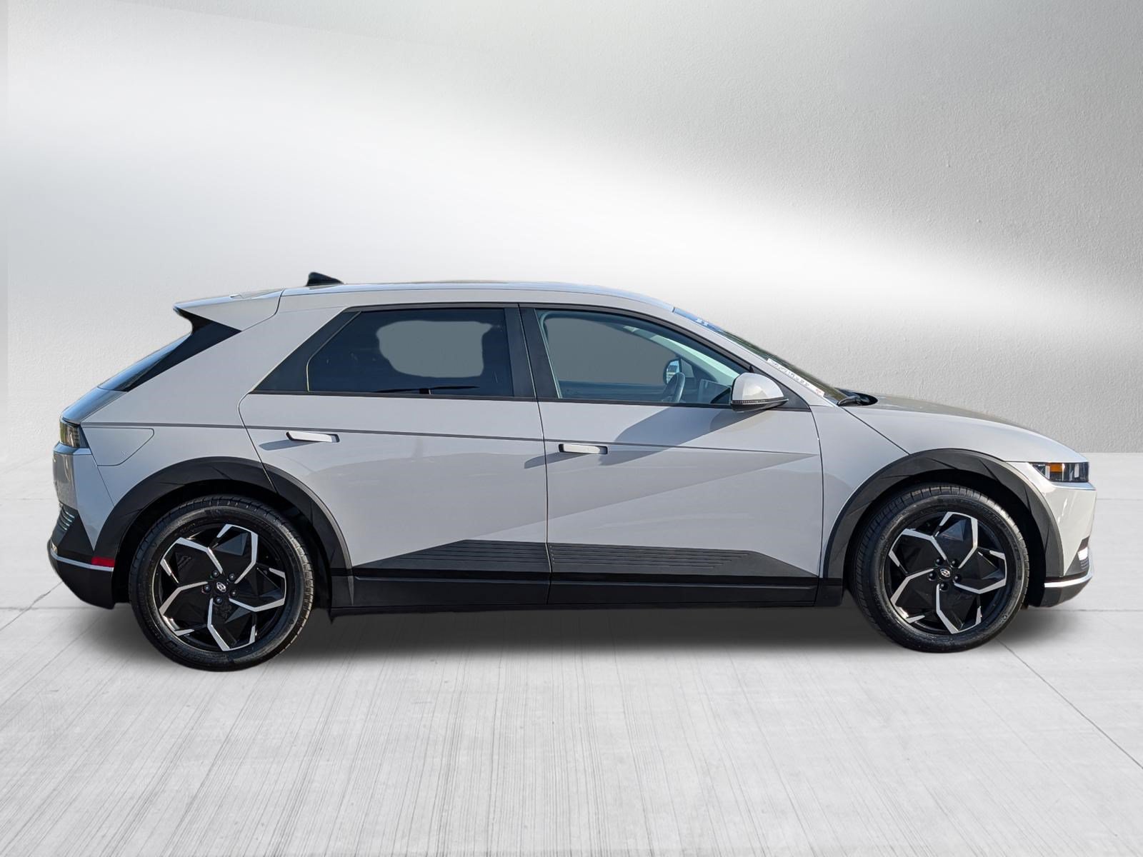 Certified 2024 Hyundai IONIQ 5 SEL with VIN KM8KNDDF1RU329050 for sale in Minneapolis, MN