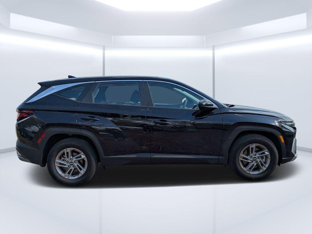 New 2026 Black Hyundai SE FWD image 2