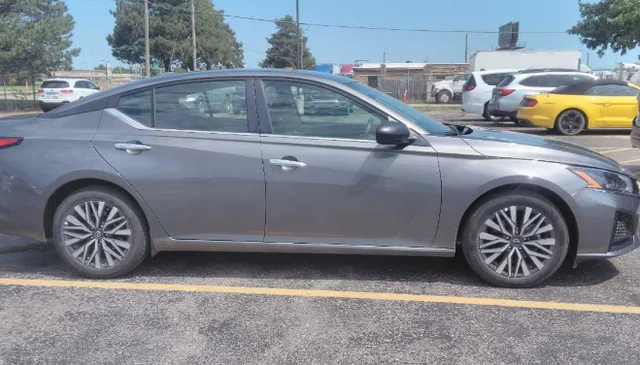 Used 2025 Gun Metallic Nissan 2.5 SV image 4