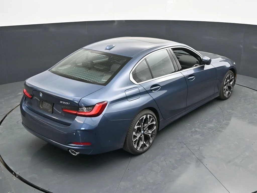 2025 BMW 3 Series 330i - Photo 18