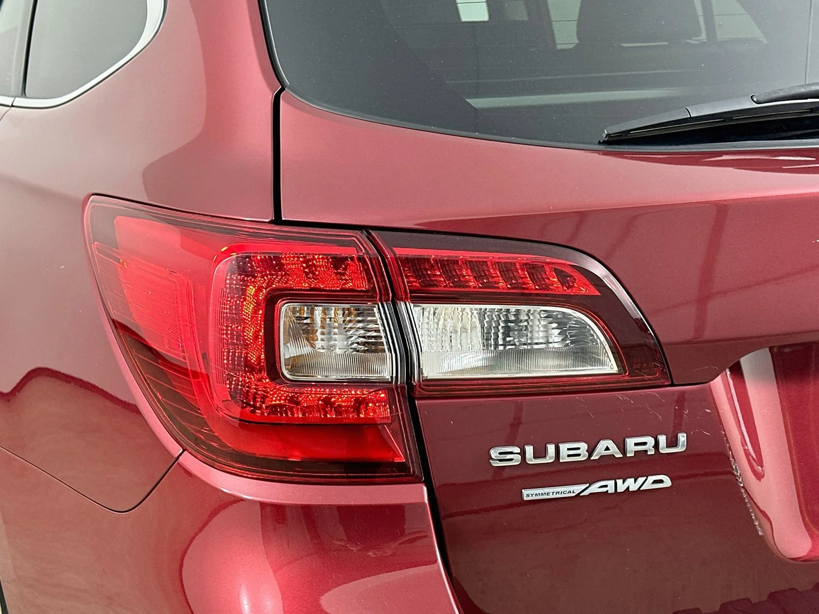 Used 2016 Red Subaru  image 12