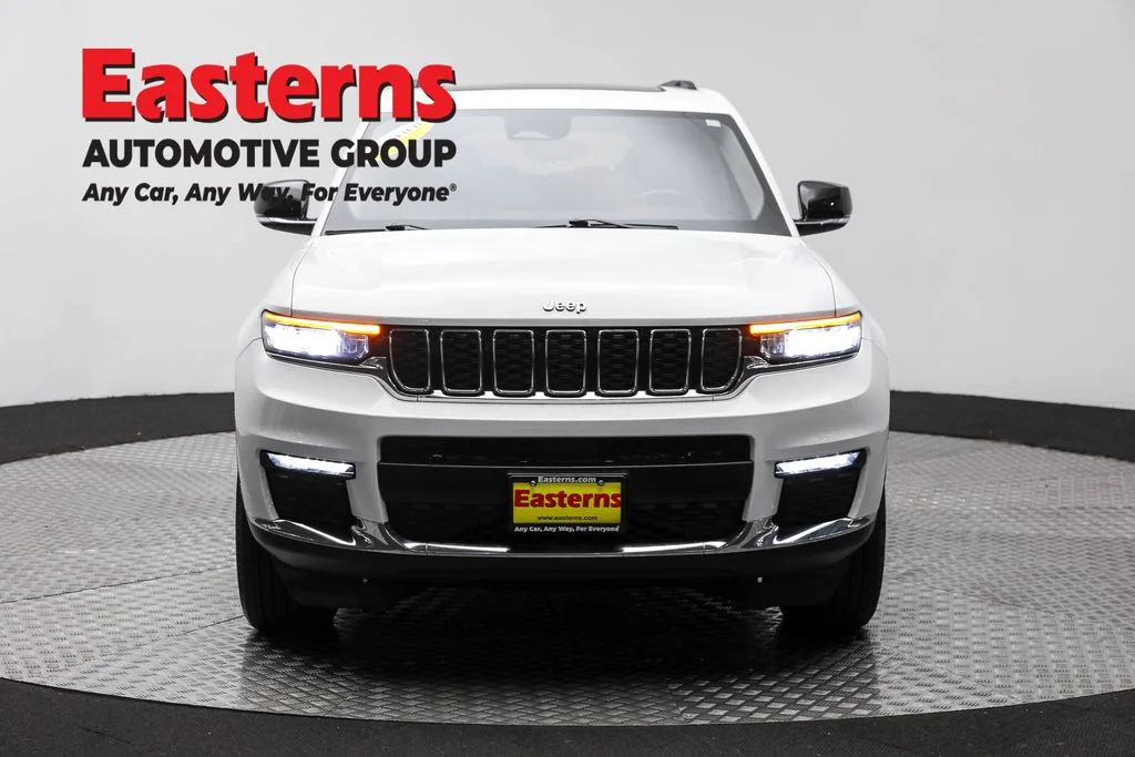 Used 2021 White Jeep Limited image 2