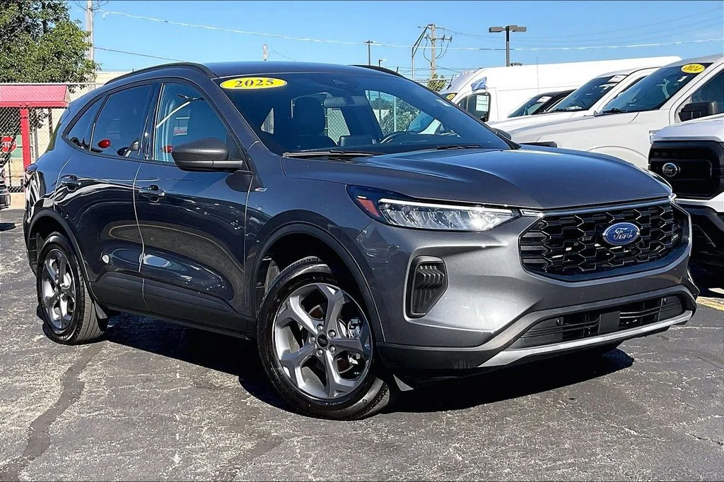 Used 2025 Gray Ford ST-Line image 35