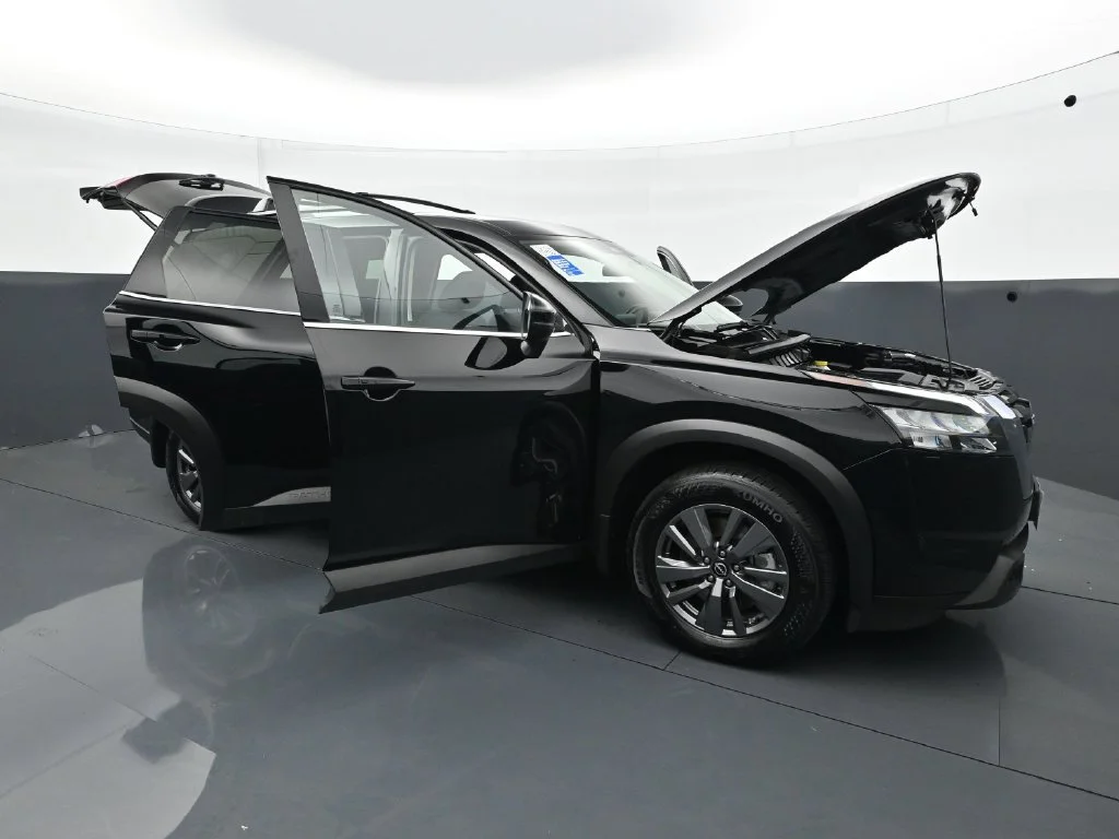 Used 2025 Super Black Nissan SV image 40
