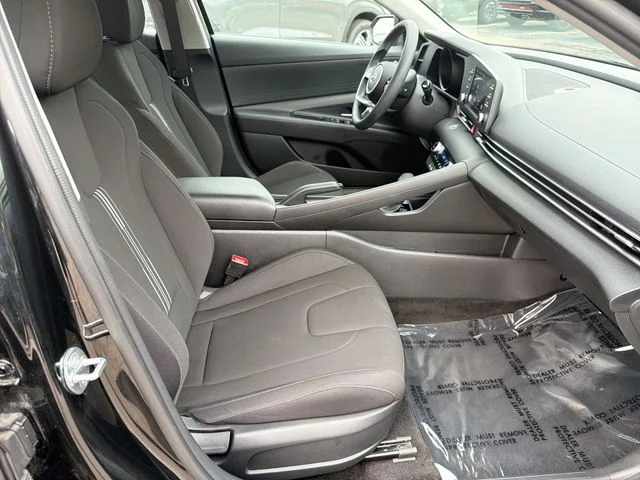 Used 2023 Black Hyundai SEL image 26