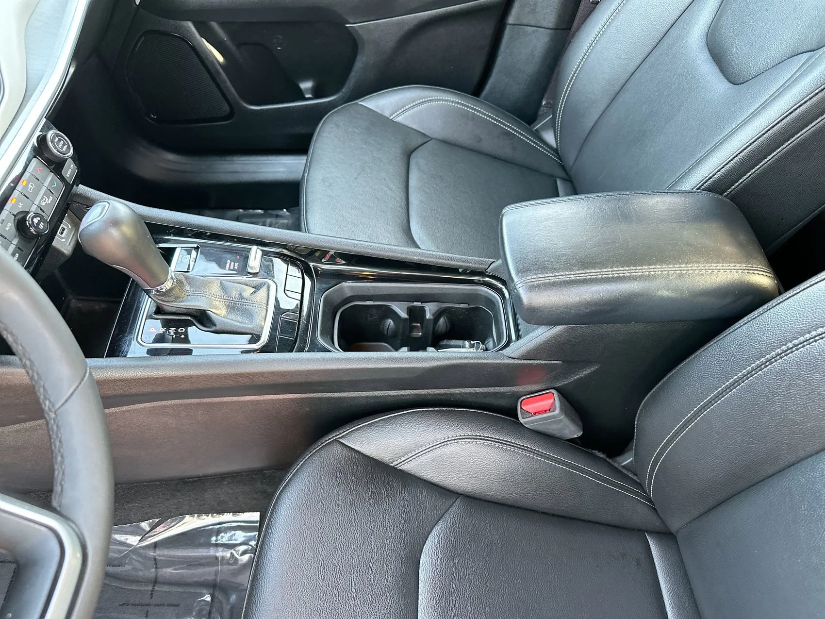 Used 2025 Red Hot Pearlcoat Jeep Limited image 20