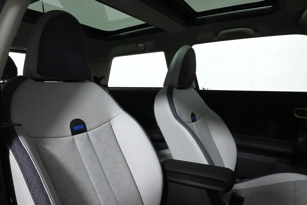 Certified Used 2025 Blue MINI  image 32
