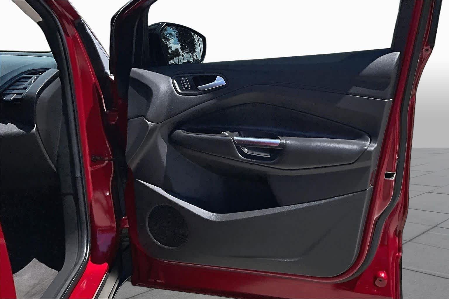 Used 2017 Ruby Red Metallic Tinted Clearcoat Ford SE image 26