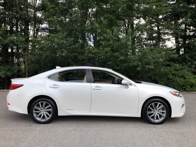 Used 2016 White Pearl Lexus 300h image 4