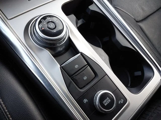 Used 2020 Silver Metallic Ford Limited image 18