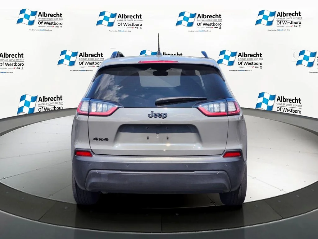 Used 2023 Gray Jeep Altitude image 4