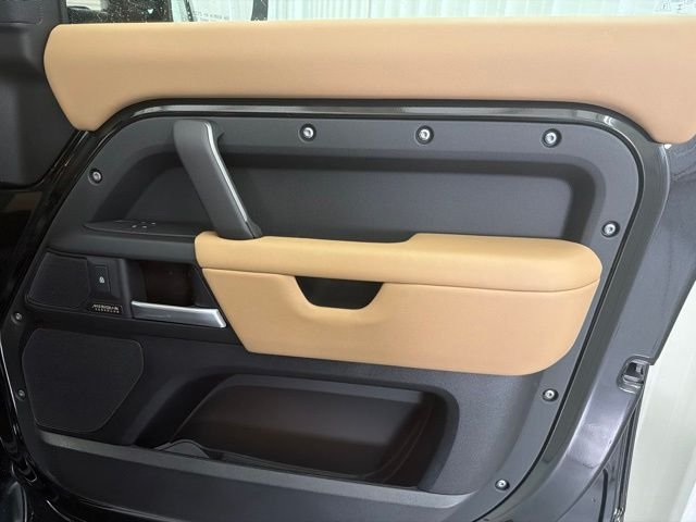 New 2026 Santorini Black Land Rover X-Dynamic SE image 22