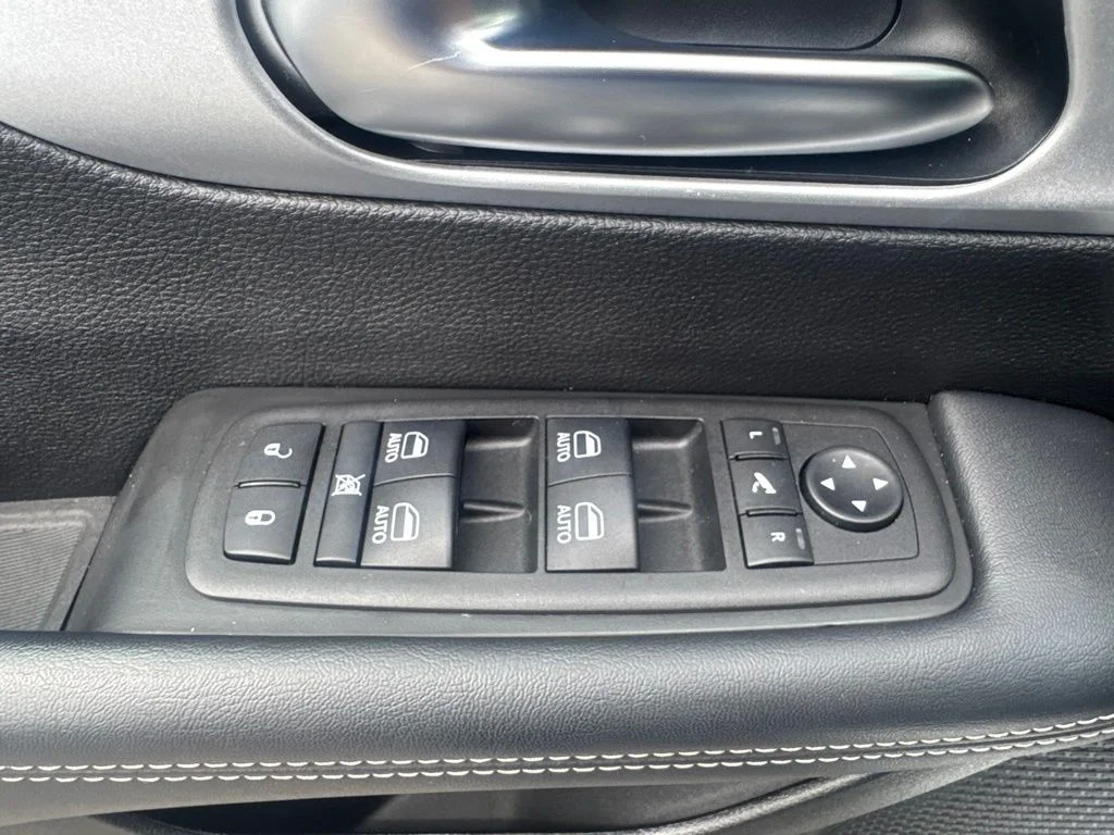 2025 Chrysler Pacifica Limited - Photo 29