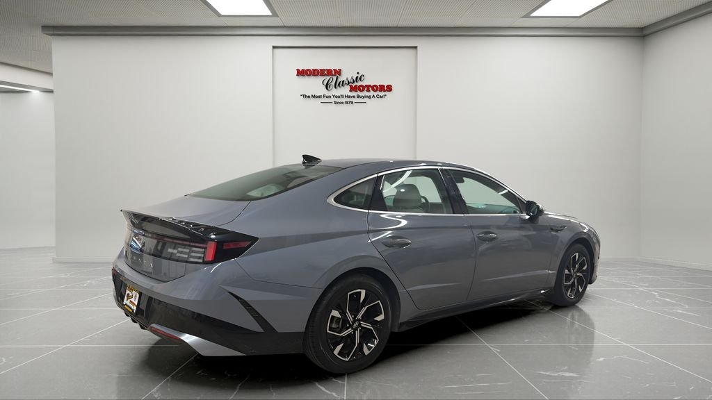 Used 2024 Blue Hyundai SEL image 7