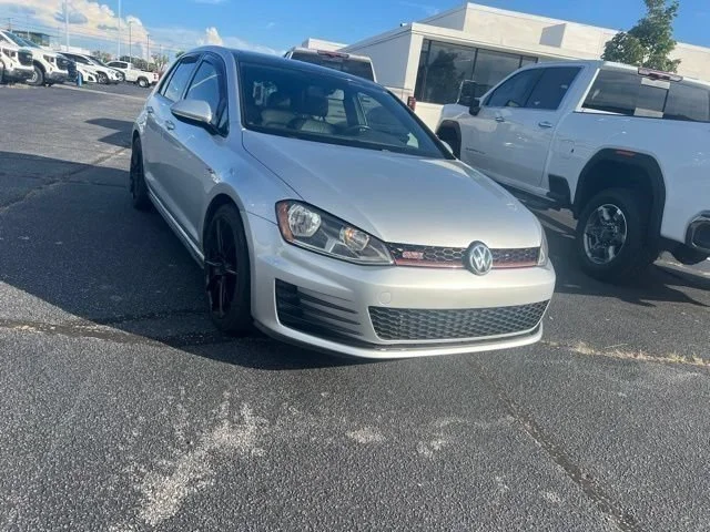 2016 Volkswagen Golf GTI SE w/Performance Package 4-Door