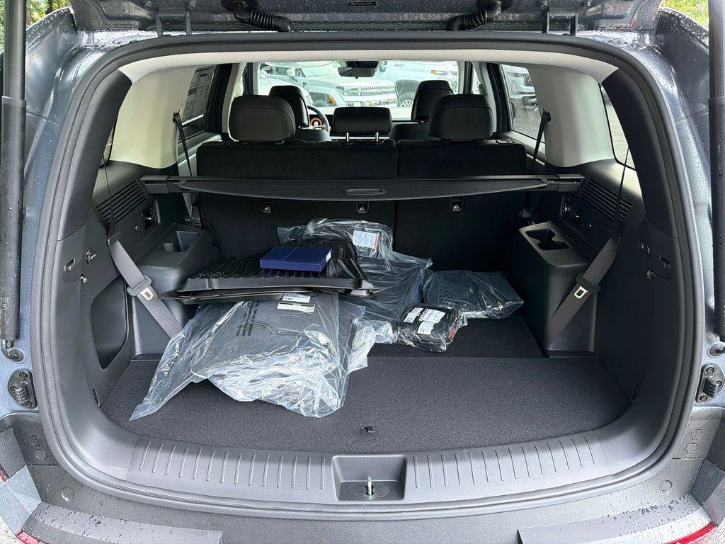 New 2027 Gray Hyundai SEL FWD image 18