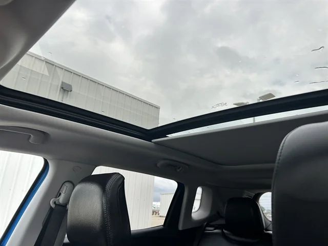 Used 2022 Blue JEEP Latitude Lux image 16