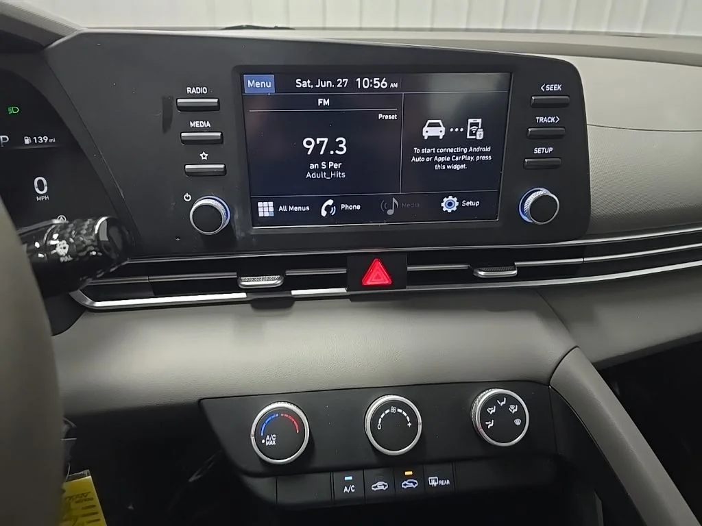 Used 2022 Black Hyundai SE image 24