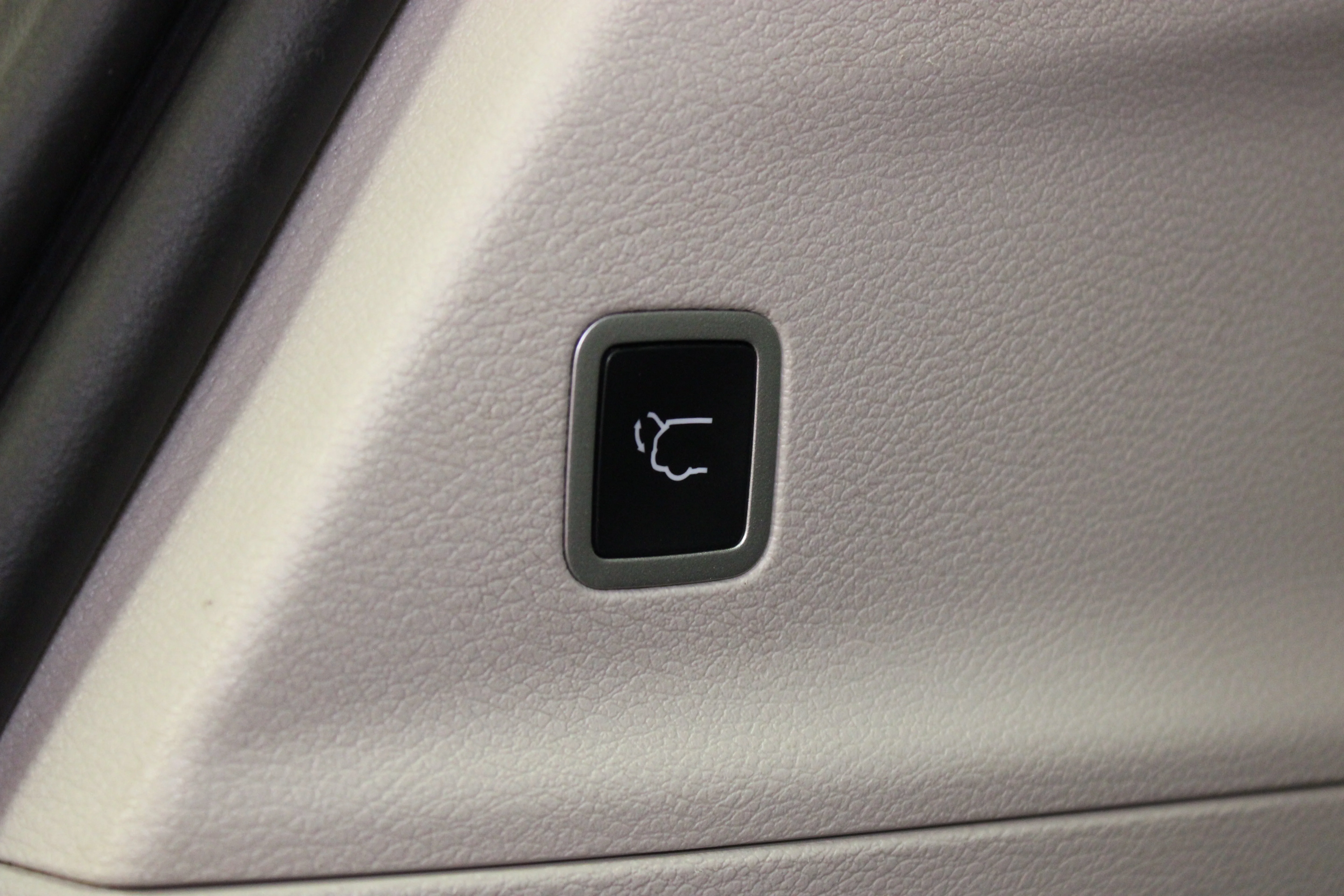 Used 2022 Bright White Clearcoat Chrysler Touring L image 13