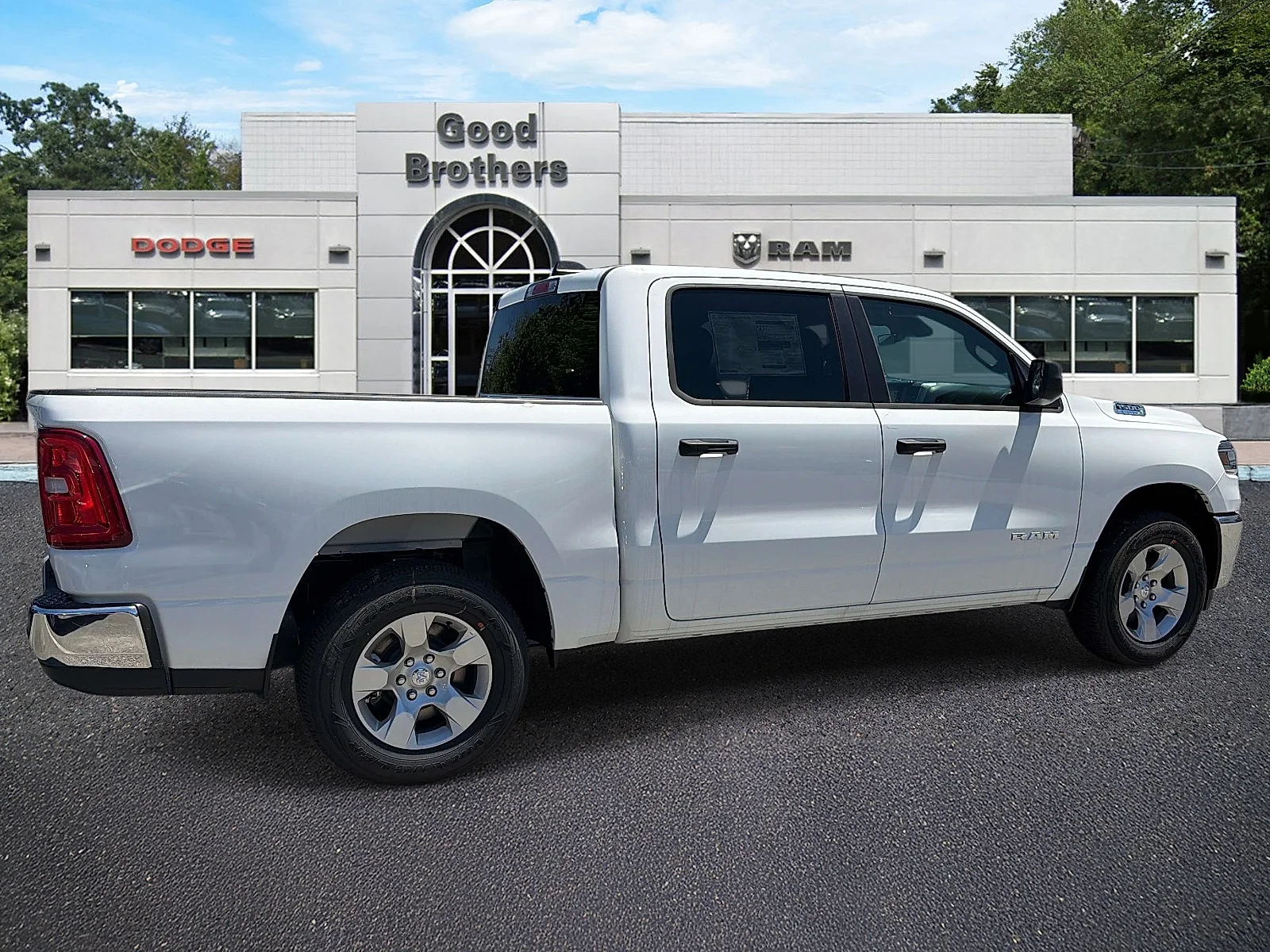 New 2026 Bright White Clear-Coat Exterior Paint RAM Big Horn image 4