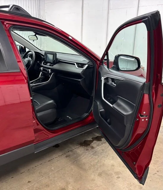 Used 2021 Red Toyota XLE Premium image 17